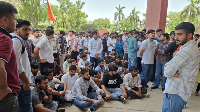 Student Protests at Chaudhary Charan Singh Haryana Agricultural University 2 India-sandesh-24- ch, charan singh haryana agriculture university